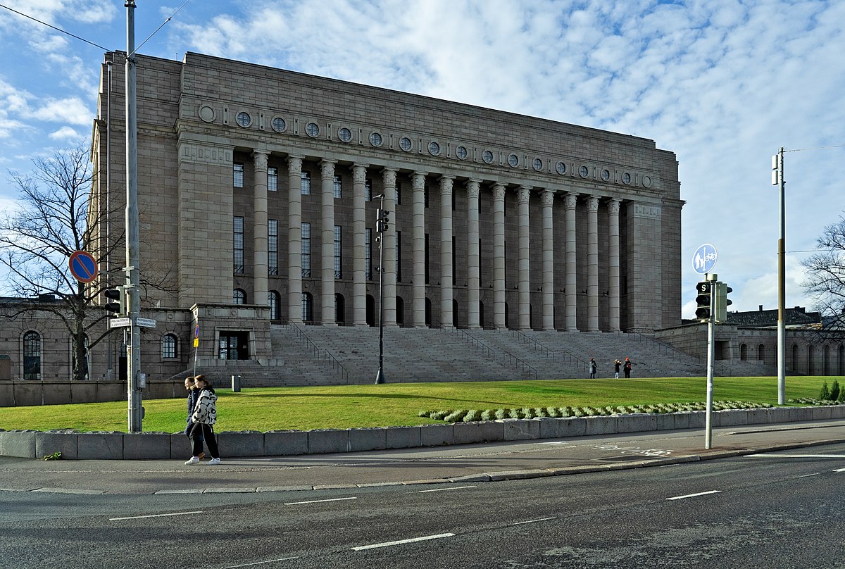 Päijät-Hämeen Rauhanturvaajien retki eduskuntaan 11. 10.2023